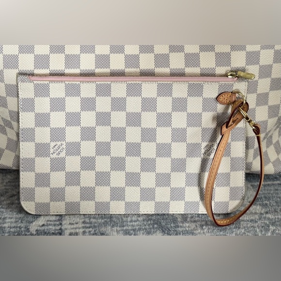 Louis Vuitton Handbags - Authentic Louis Vuitton Wristlet